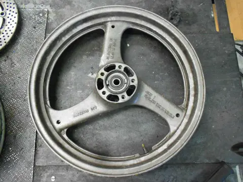 Front Wheel Suzuki GSX F 750 1988 - 1997
