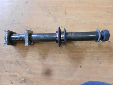 Rear axle Yamaha YZF R1 1998 - 1999