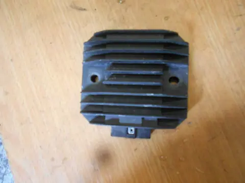 Regulator rectifier  Yamaha YZF R1 1998 - 1999
