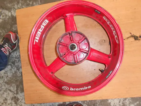 Rear wheel Yamaha YZF R1 1998 - 1999