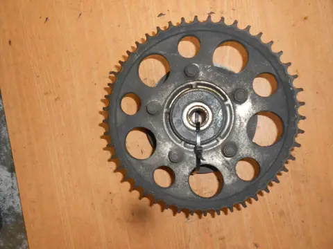 Driven flange Suzuki GSF 600 650 Bandit  1996 - 1999