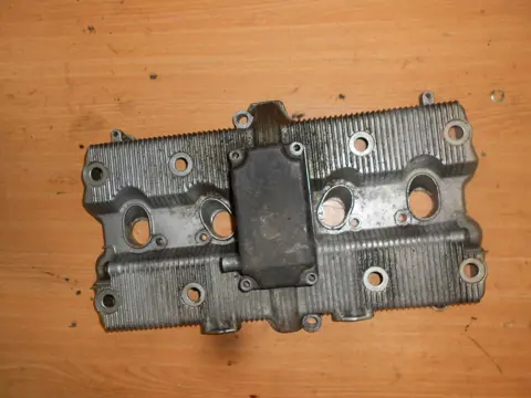 Cylinder head cover Suzuki GSF 600 650 Bandit  1996 - 1999