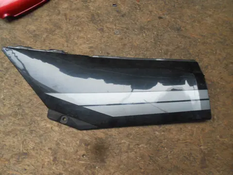 Cowl left small Kawasaki GPX 600 1988 - 1994