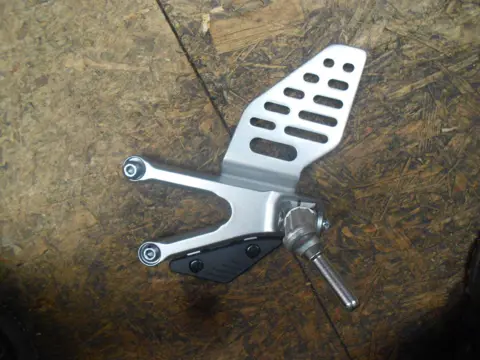 Main step holder left Yamaha YZF R6 2008 - 2009