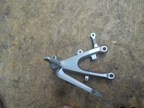 Main step holder right Yamaha YZF R1 2004 - 2006
