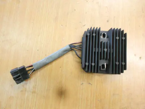 Regulator rectifier  Suzuki GSX R 600 1995 - 2000