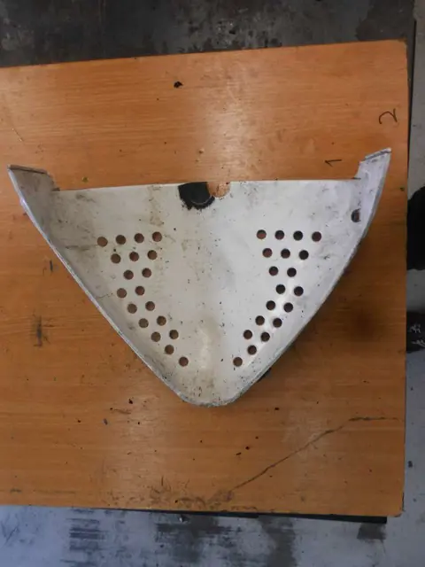 Cowl V shape under Suzuki GSX R 600 1995 - 2000