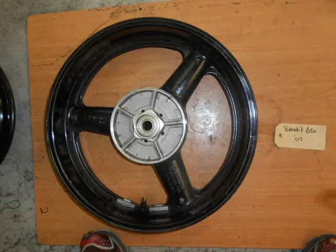 Rear wheel Suzuki GSF 600 650 Bandit  2000 - 2004