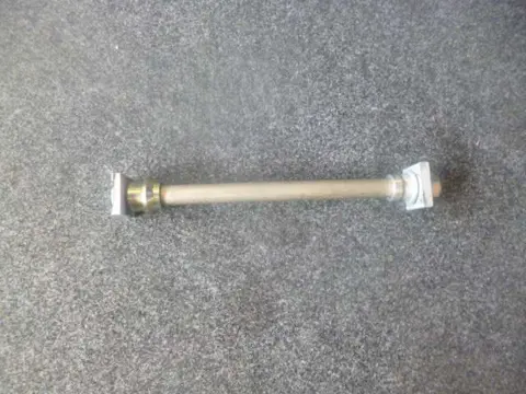 Rear axle Triumph Tiger 1050 2007 - 2010