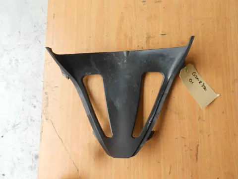Cowl V shape under Suzuki GSX R 750 2001 - 2003