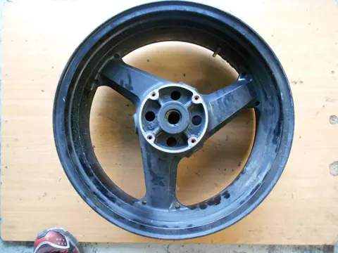 Rear wheel Kawasaki ZX 12 R 2000 - 2001