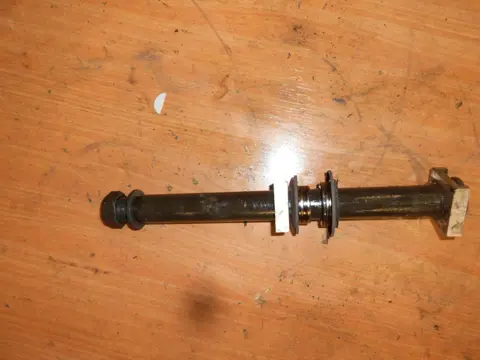 Rear axle Yamaha YZF R1 2000 - 2001