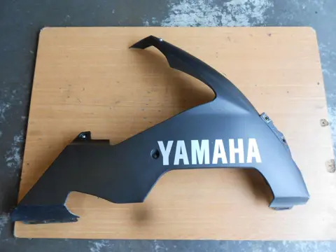 Cowl lower right Yamaha YZF R1 2004 - 2006