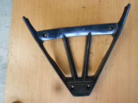 Cowl V shape under Yamaha YZF R1 2004 - 2006
