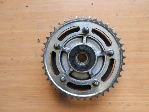 Driven flange Suzuki DL 1000 V STROM 2005 - 2009 / 2002 - 2004