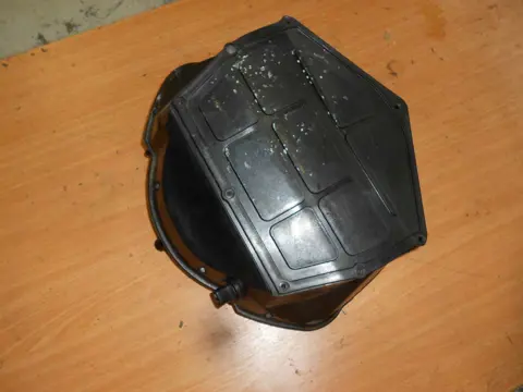 Air cleaner case Kawasaki ZX 10 R 2004 - 2005