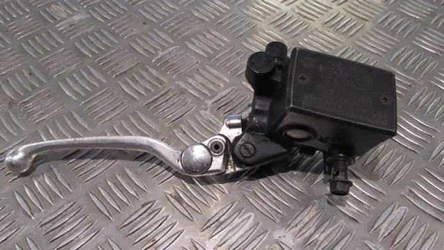 Front brake master cylinder  Yamaha FJR 1300 2003 - 2005