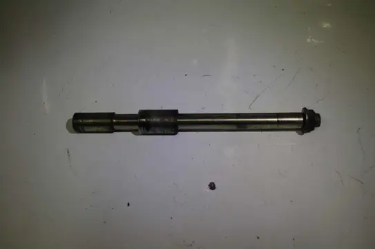Axle front Kawasaki VN 1500 1996 - 1999