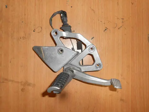 Main step holder right Kawasaki ZXR 400 1991 - 1996
