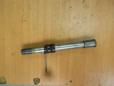 Axle front Kawasaki ER 6 2005 - 2008