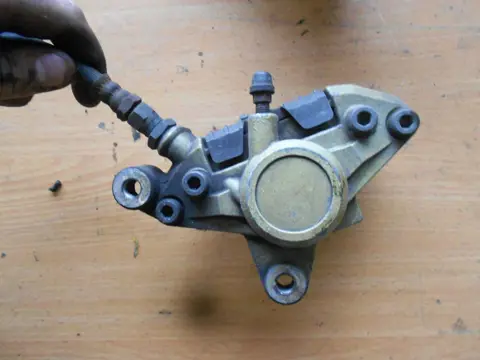 Brake caliper left front Suzuki GSX F 1100 1988 - 1994