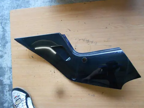 Cowl left small Suzuki GSX F 1100 1988 - 1994