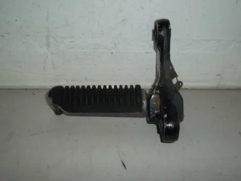 Main step holder right Suzuki GSX F 600 1998 - 2005