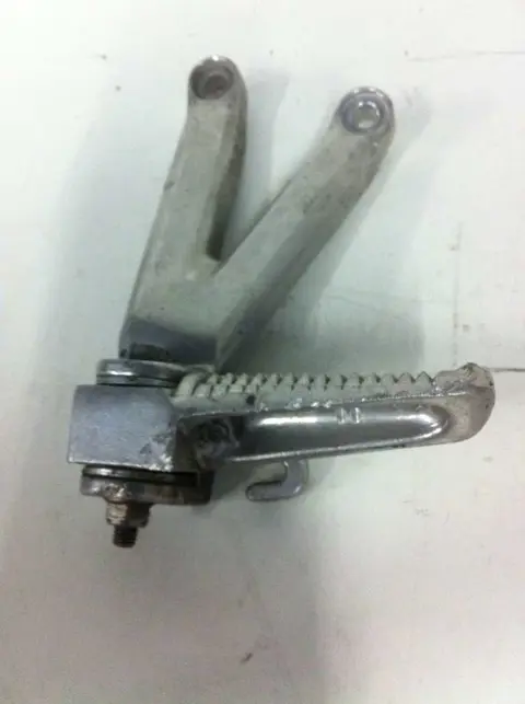 Pillion step left  Yamaha YZF R6 1998 - 2002