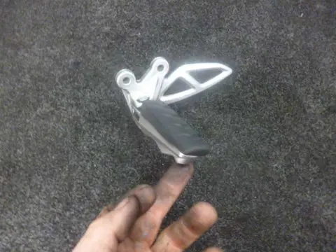 LINKER SCHETSPLAAT BMW R 1200 S 2006 - 2008