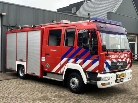 MAN LE 180 C Motorspuitaanhanger Automaat Matriaalwagen Aggregaat Gereedschapskisten Verstralers Wat