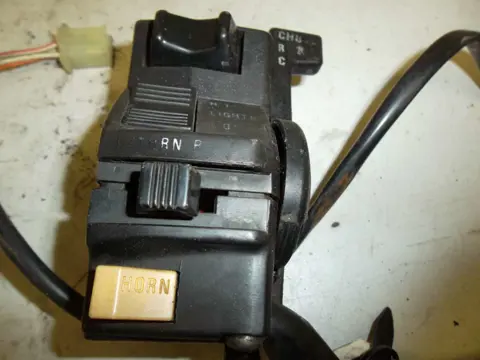 STUURSCHAKELAAR LINKS Suzuki GSX F 1100 1988 - 1994