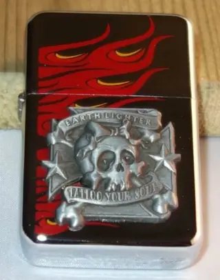 Aansteker " Doodskop Earth lighter tattoo" Zwart / zilver
