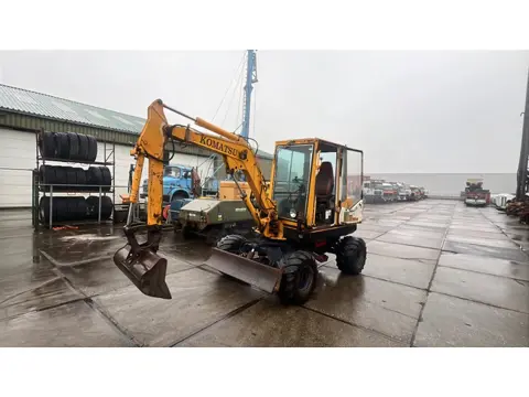 Komatsu PW30-1 wielgraaf machine (bj 1990)