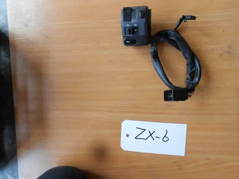 STUURSCHAKELAAR LINKS Kawasaki ZX 6 R 2009 - 2010