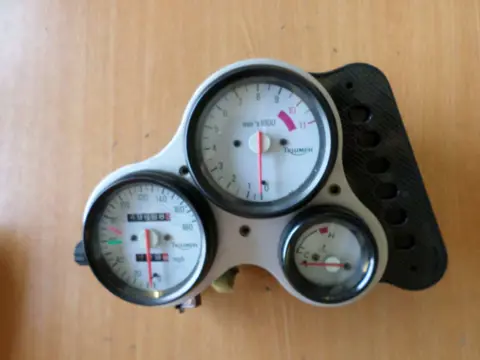 TELLERSET Triumph Speed Triple 955 1997 - 1999