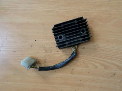 SPANNINGSREGELAAR Kawasaki LTD 454 1985 - 1995