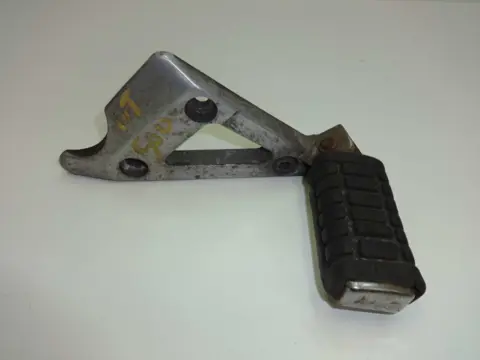 DUO VOETSTEUN LINKS Honda VT 500 1983 - 1986