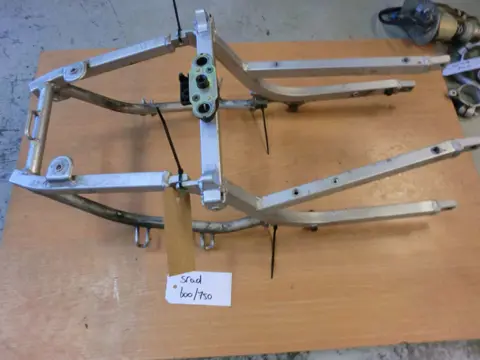 ACHTER SUBFRAME Suzuki GSX R 750 1996 - 2000