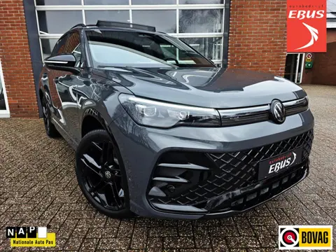 Volkswagen Tiguan 1.5 eHybrid R-Line Edition HUD / Pano / Winterpakket