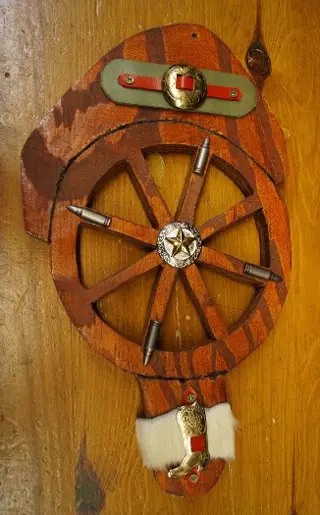 Karrewiel met ster, laarsje en kogels