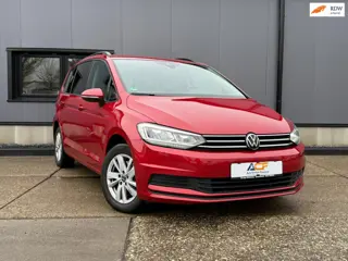 Volkswagen Touran 1.5 TSI DSG 150 pk Highline 5 persoons trekhaak LED