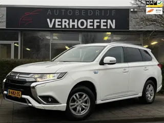 Mitsubishi Outlander 2.4 PHEV Pure - APPLE CARPLAY - PARKEER CAMERA - TREKHAAK - STOEL VERW - ORG NL