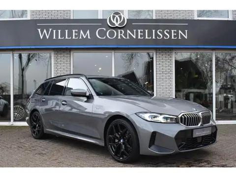 BMW 3-serie Touring 330e M-Sport Leder Navi Camera HiFi ACC Head Up St