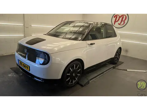 Honda e Advance 17" | 2021 | 13.499 km | SOH 100,5%