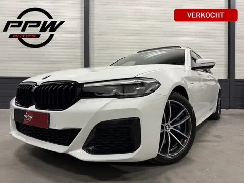 BMW 5 Serie Touring 530e xDrive M-Sport PANO/HEAD-UP/ADAPTIVE-CHASSIS/ALCANTARA/CAMERA/LIVE-COCKPIT 