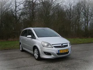 Opel Zafira 2.2 Cosmo . AUTOMAAT . Leder . 7 Pers . PDC . LMV . carplay . enz