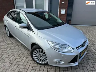 Ford Focus 1.6 EcoBoost Titanium / Navi / PDC / Park Assist / Stoelverwarming