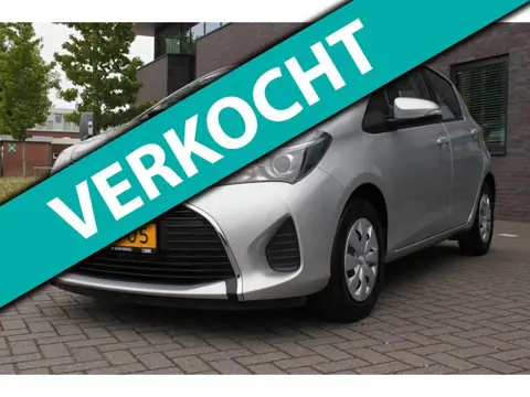 Toyota Yaris 1.0 VVT-i Aspiration navigatie/Airco achteruitrijcamera