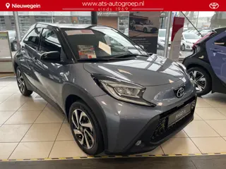 Toyota Aygo X 1.0 VVT-i MT Play  Nieuw geregistreerd, direct leverbaar, 5 KM