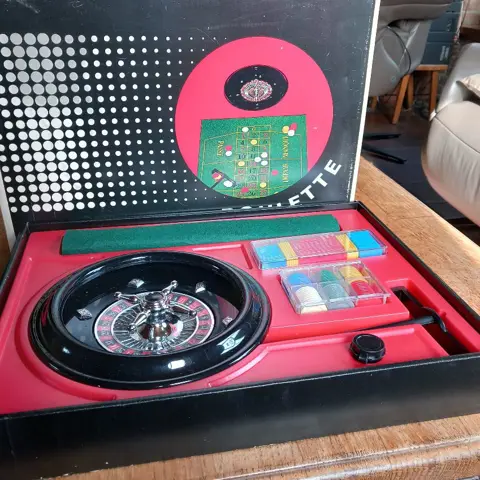 roulette , spel - , spel is nieuw